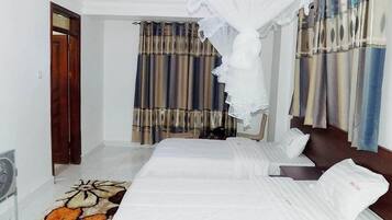 Escritorio, wifi gratis y ropa de cama