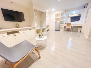 Mini-bar avec articles gratuits, coffres-forts dans les chambres