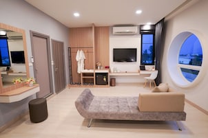 Artículos del minibar gratis y caja de seguridad en la habitación