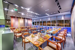 Petit déjeuner, déjeuner et dîner servis sur place, vue sur la mer