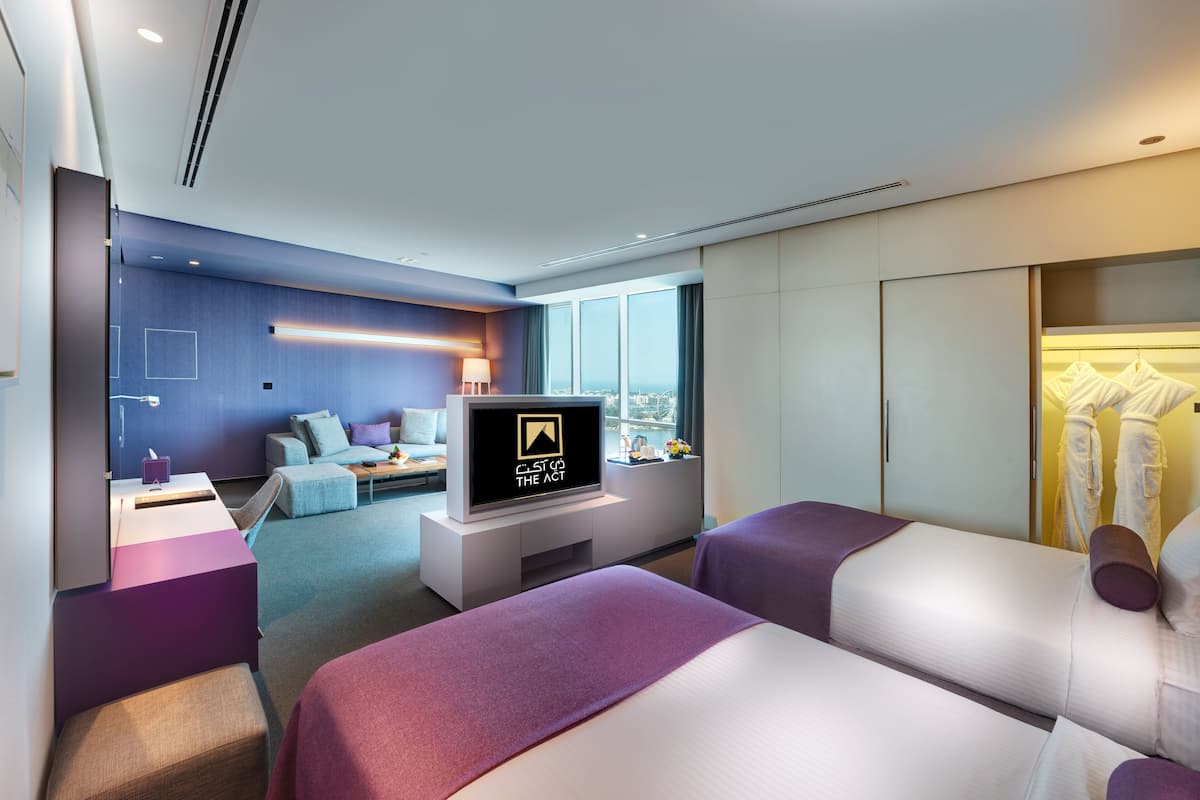 Een minibar, een kluis op de kamer, individueel gemeubileerd, een bureau