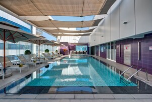 สระว่ายน้ำกลางแจ้ง