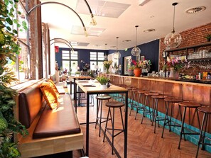 每日供应自助式早餐（每人 EUR 17.5）