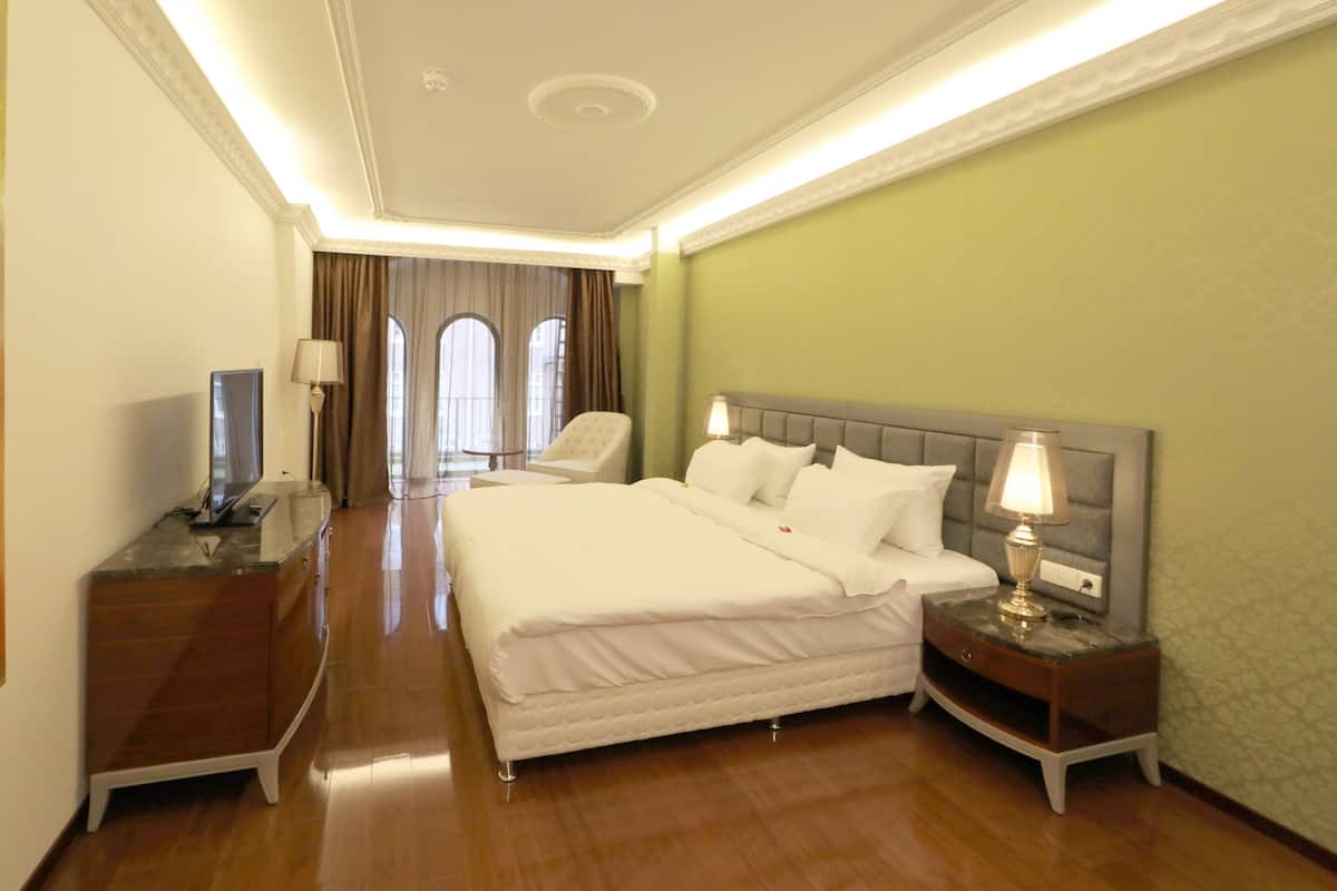 In-room safe, individually decorated, individually furnished, desk