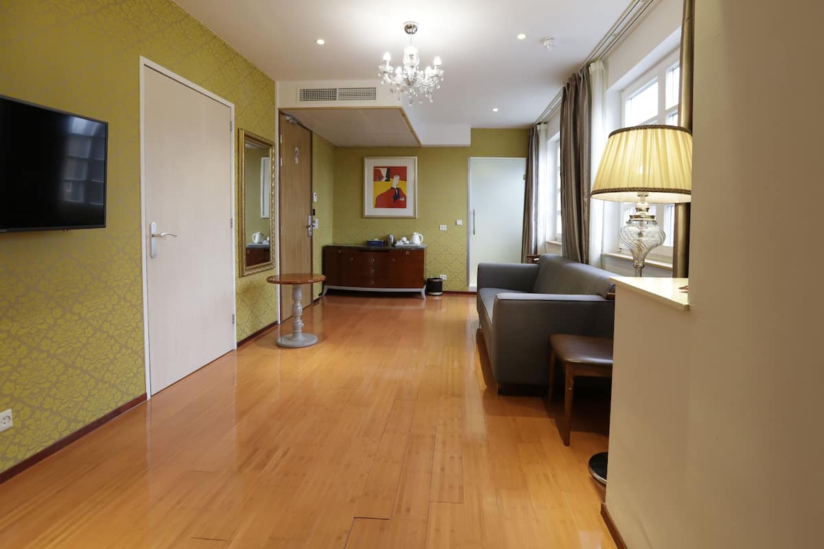Pastory House Five (Not Accessible by Elevator) | セーフティボックス (室内)、デスク、ノートパソコン用作業スペース、アイロン / アイロン台