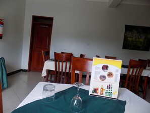 Spécialités Cuisine locale et internationale