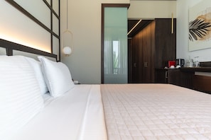 Ropa de cama de alta calidad, colchones con efecto memoria y minibar 