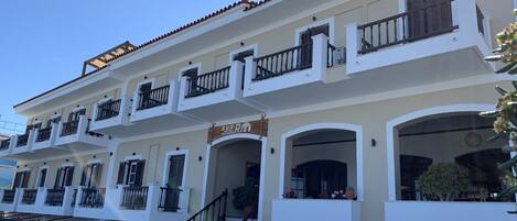 Fachada da propriedade