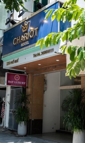 Exterior detail - Capital O 518 Chariot Hotel (Hanoi)