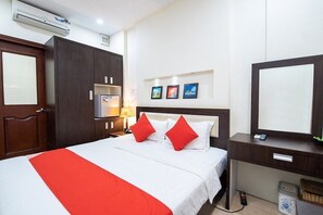 Minibar, in-room safe, desk, free WiFi