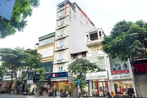 Exterior - Capital O 518 Chariot Hotel (Hanoi)