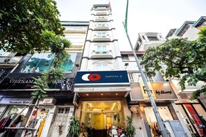 Exterior detail - Capital O 518 Chariot Hotel (Hanoi)