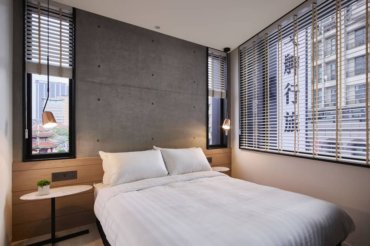 Individually decorated, blackout curtains, free WiFi, bed sheets