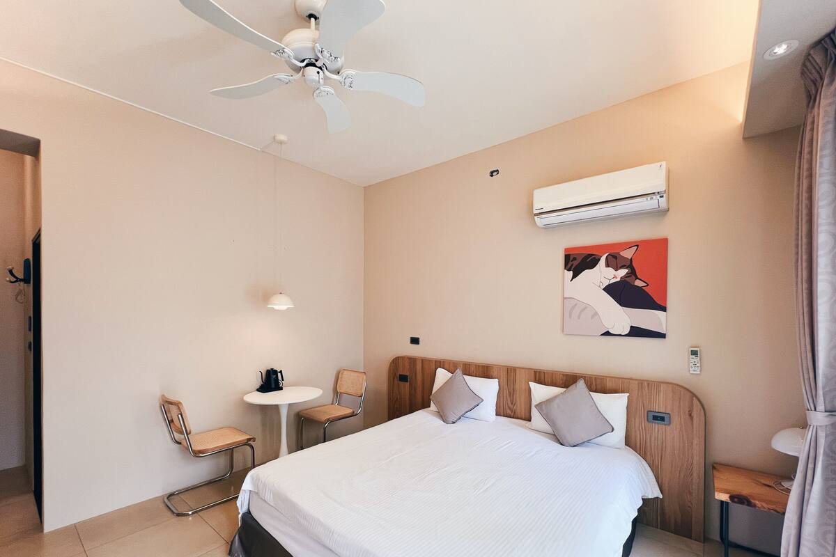 Desk, blackout curtains, rollaway beds, free WiFi