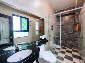 Standard Quadruple Room | Desk, blackout drapes, rollaway beds, free WiFi - STAR OCEAN B&B (Xincheng)