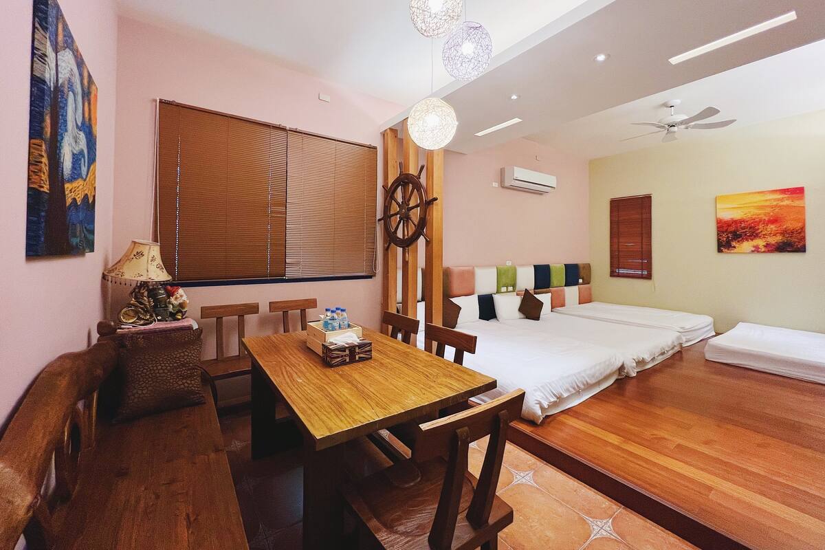 Desk, blackout curtains, rollaway beds, free WiFi
