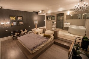 Suite básica, 1 cama de matrimonio grande, fumadores, vistas al mar | 1 dormitorio, wifi, ropa de cama