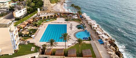 Seasonal outdoor pool, pool umbrellas