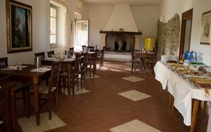 Desayuno bufé gratuito y diario
