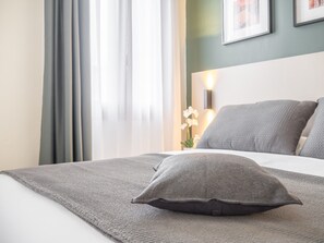 ห้องดีลักซ์, 1 ห้องนอน, วิวคลอง | เครื่องนอนระดับพรีเมียม, ผ้านวมขนเป็ด, ห้องพักตกแต่งอย่างมีเอกลักษณ์