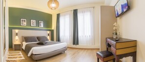 Deluxe Room, 1 Bedroom | Pemandangan dari bilik