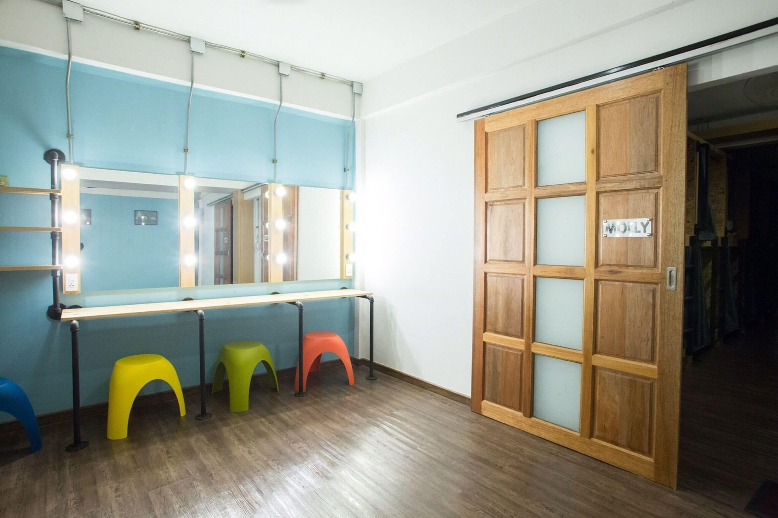 المنشأة من الداخل