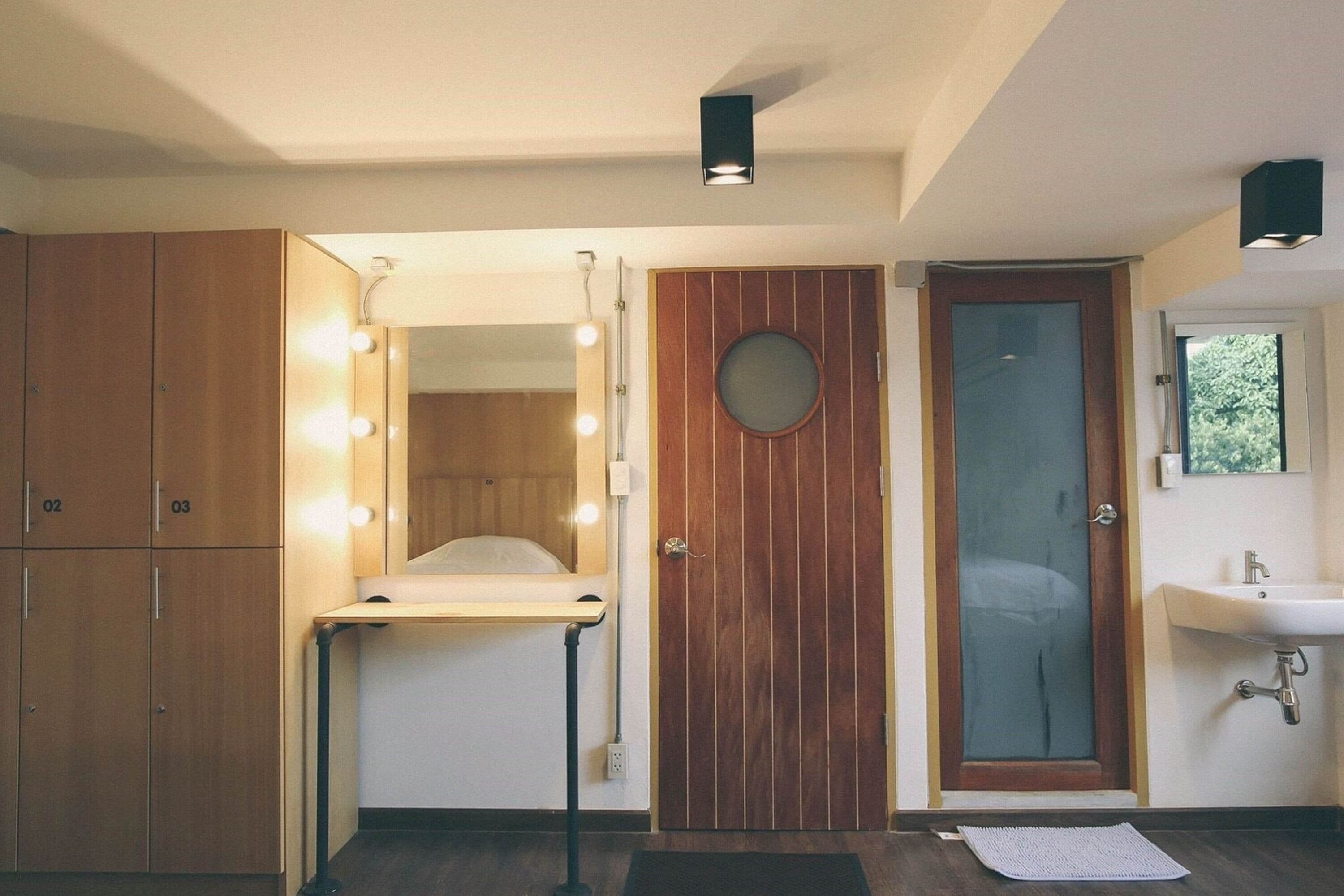 Triple Room with Private Bathroom | Bathroom | Shower, eco-friendly toiletries, hair dryer, towels