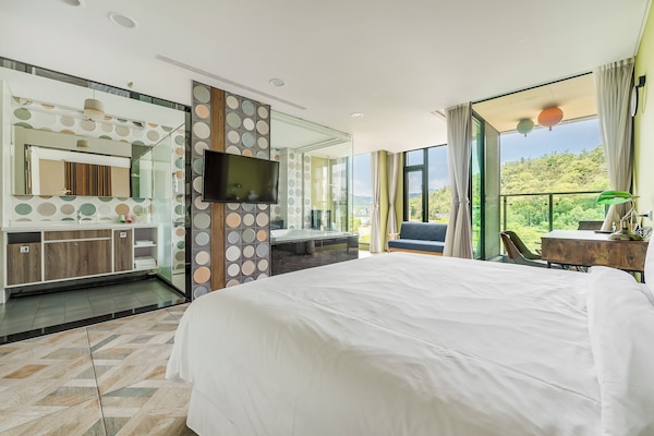 Deluxe Double Room, Balcony | Blackout drapes, soundproofing, free WiFi, bed sheets