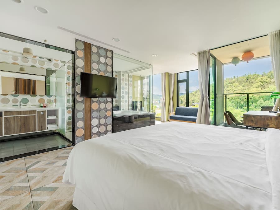 Blackout curtains, soundproofing, free WiFi, bed sheets