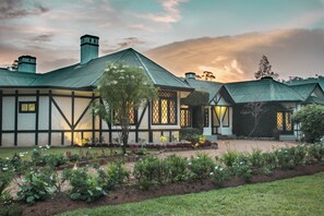 Front of property – evening/night - Oliphant Boutique Villa by Amaya (Shanthipura)