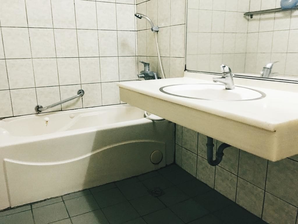 family quadruple room | bathroom | combined shower/bathtub, free toiletries, hair dryer, slippers