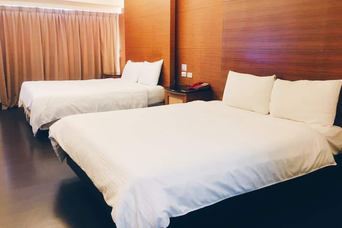 Familie vierpersoonskamer | Een bureau, extra bedden, gratis wifi, beddengoed