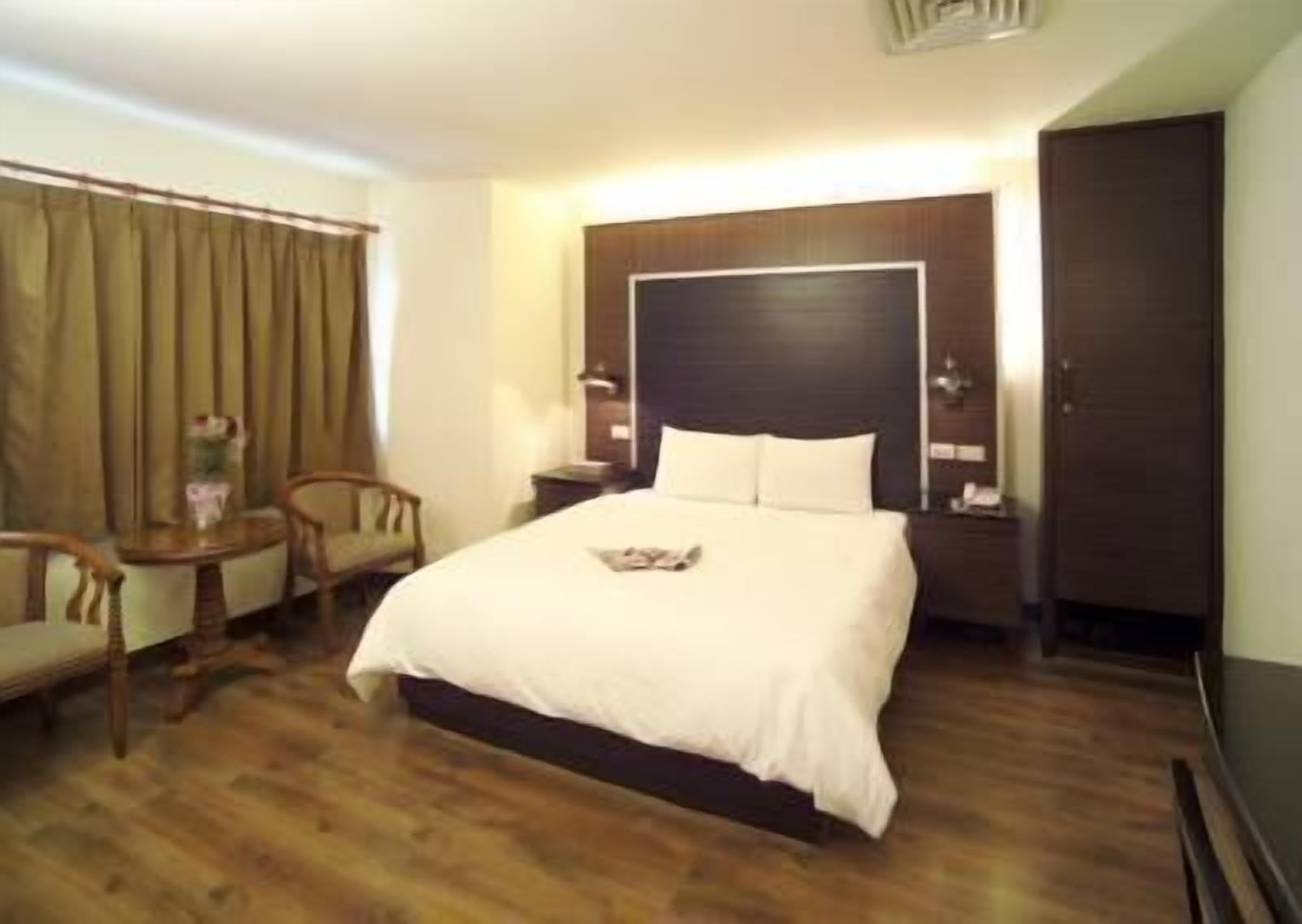 design double room | desk, rollaway beds, free wifi, bed sheets