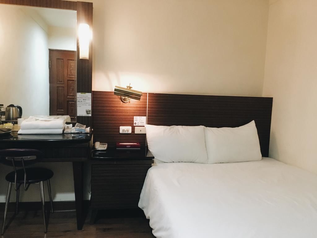 comfort double room (no parking) | desk, rollaway beds, free wifi, bed sheets