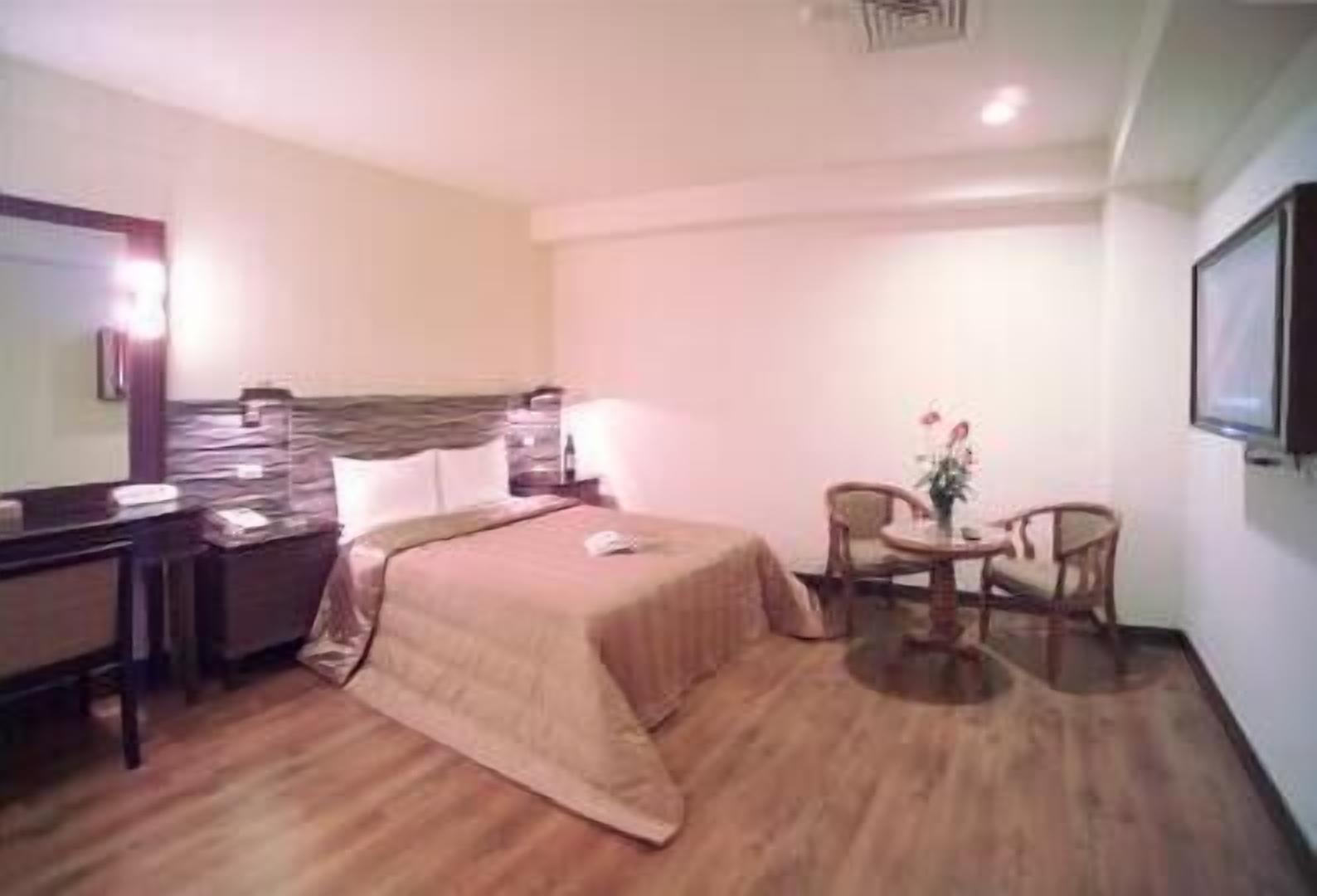 desk, rollaway beds, free wifi, bed sheets