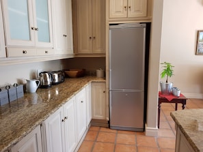 Luxury Villa, Mountain View | Private kitchen | Fridge, microwave, oven, stovetop