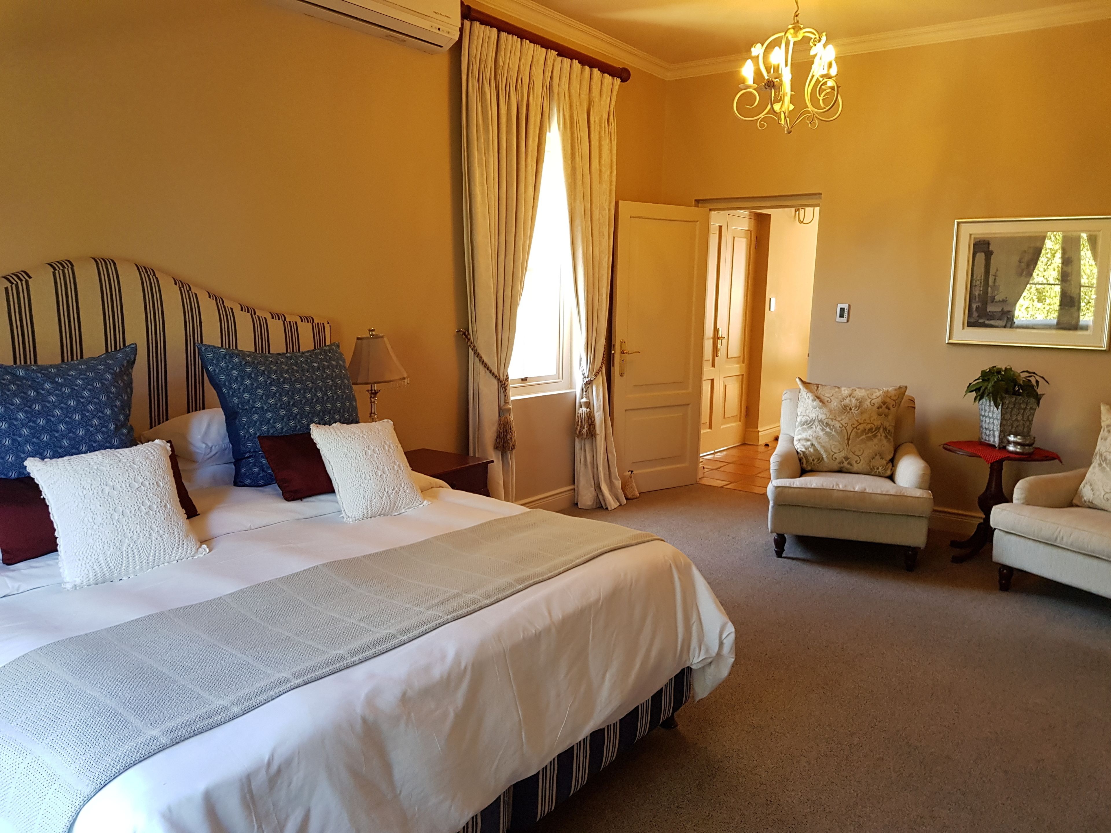 Premium bedding, in-room safe, desk, blackout curtains