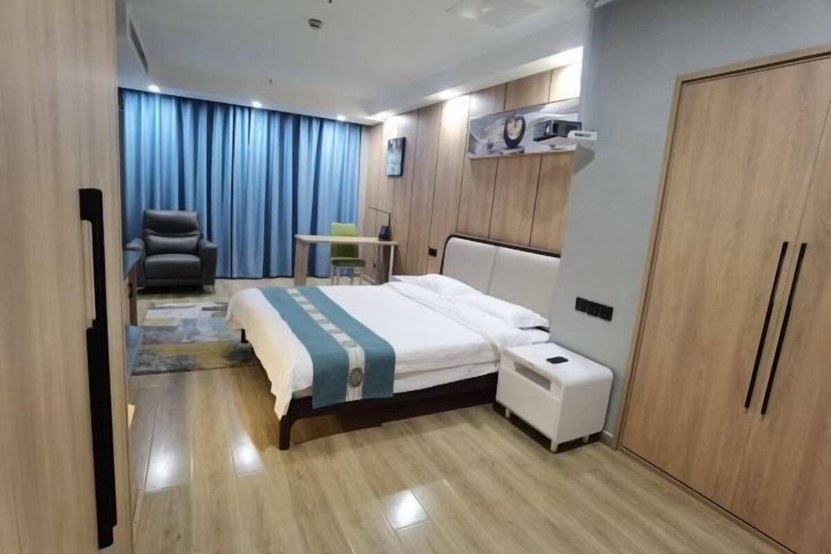 In-room safe, free WiFi, bed sheets, wheelchair access