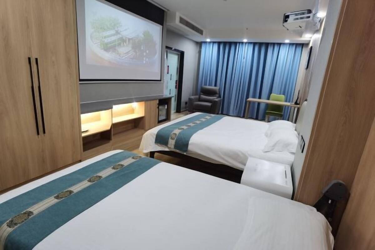In-room safe, free WiFi, bed sheets, wheelchair access