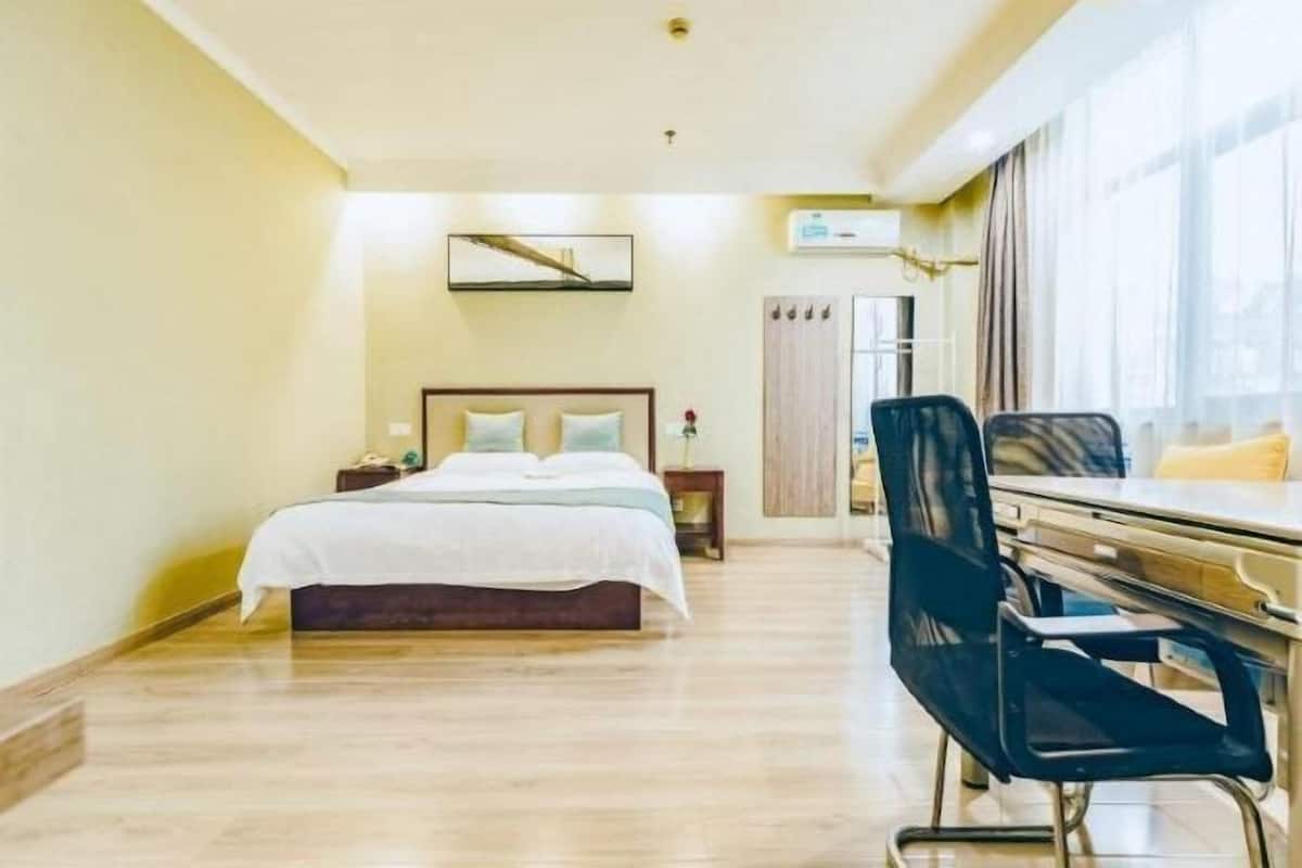 In-room safe, free WiFi, bed sheets, wheelchair access