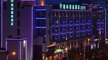 Fassade der Unterkunft – Abend/Nacht