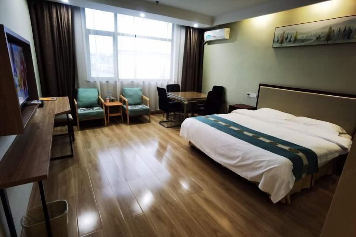 In-room safe, free WiFi, bed sheets, wheelchair access