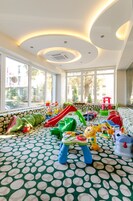 Zona de juegos infantil cubierta