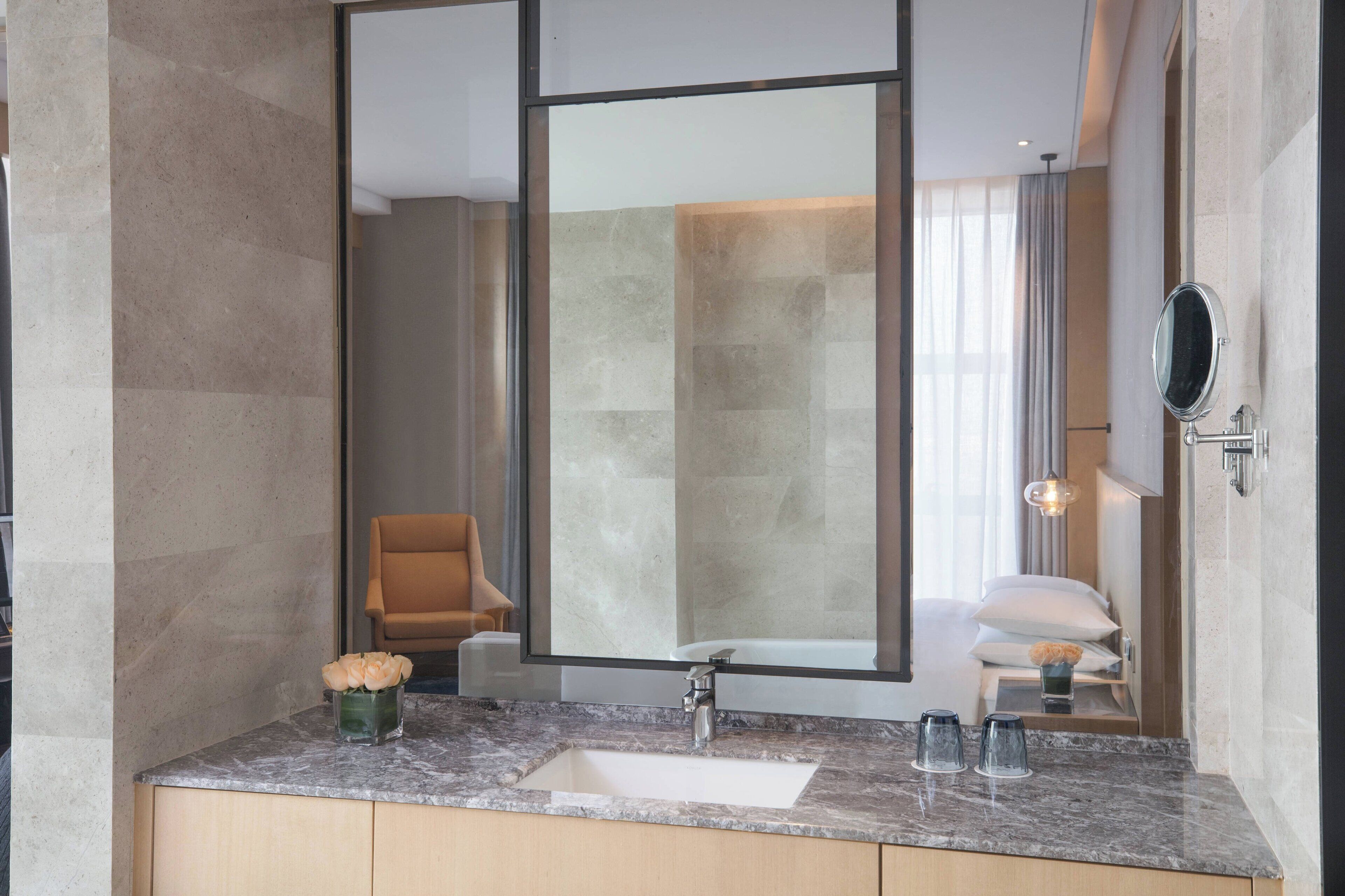 executive suite, 1 bedroom | bathroom | free toiletries, hair dryer, bathrobes, slippers