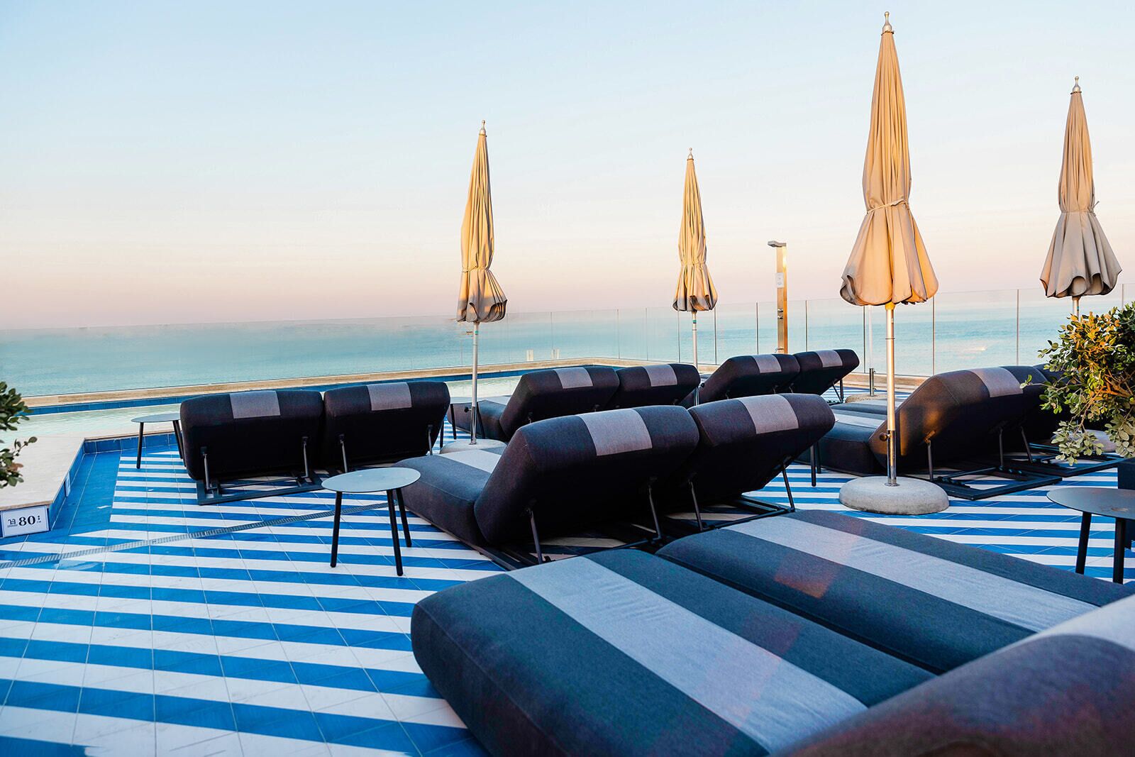 Piscine couverte, piscine extérieure, cabanons gratuits