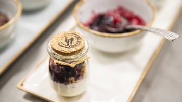 Dagelijks ontbijtbuffet (EUR 15 per persoon)