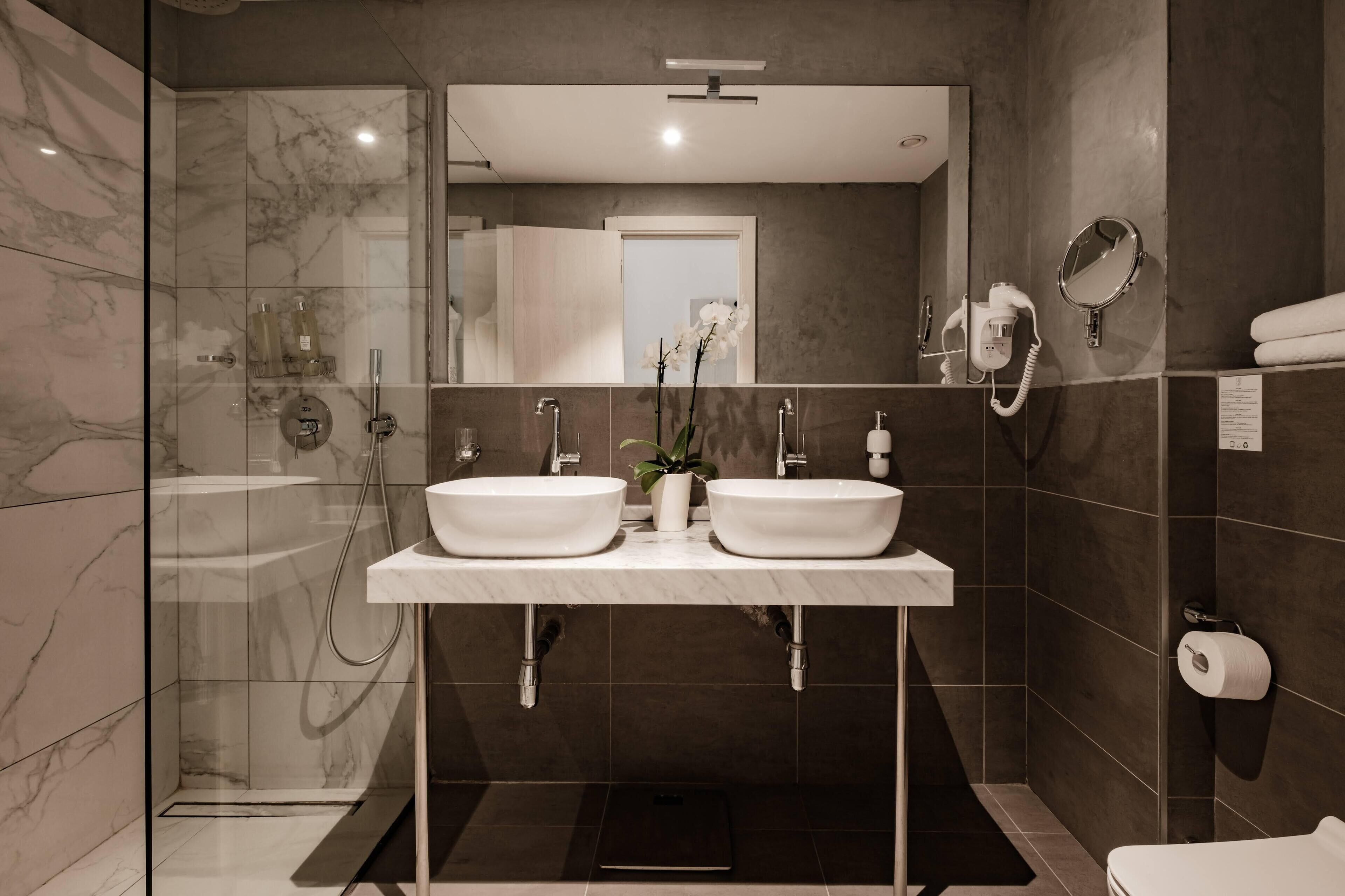 family room | bathroom | shower, eco-friendly toiletries, hair dryer, bathrobes