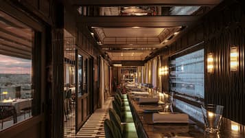 5 間餐廳,供應早餐、午餐和晚餐,地中海料理