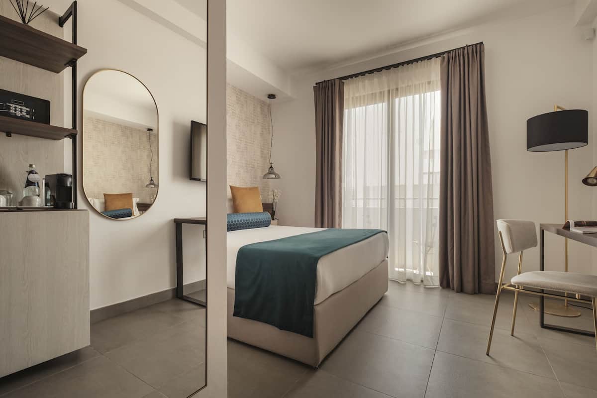 deluxe double or twin room | frette italian sheets, premium bedding, pillow-top beds, minibar