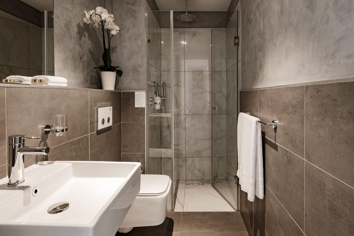 standard double or twin room | bathroom | shower, eco-friendly toiletries, hair dryer, bathrobes